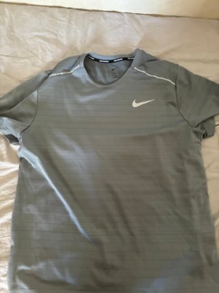 Camiseta Nike Running Gris