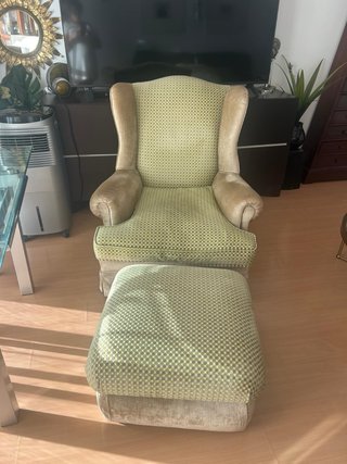 Sillón de descanso con otomana
