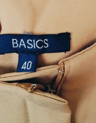 Pantalón beige Basics Talla 40