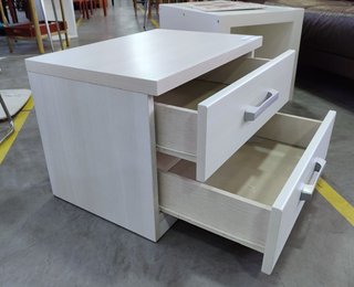 CÓMODA Y MESITA DE NOCHE