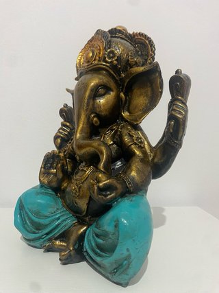 Figura Ganesha color bronce con pantalón azul