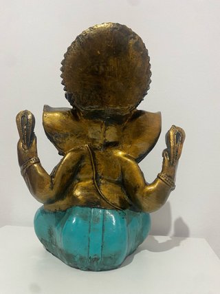 Figura Ganesha color bronce con pantalón azul