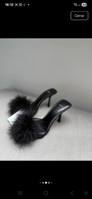 Sandalias Mango con plumas negras