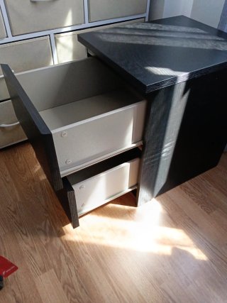 Cajonera negra de madera
