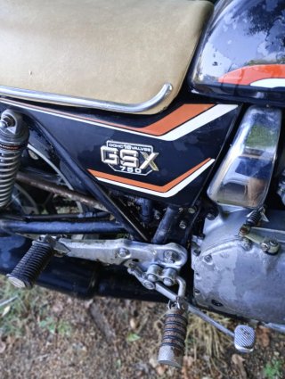 Suzuki GSX 750 16v Negra
