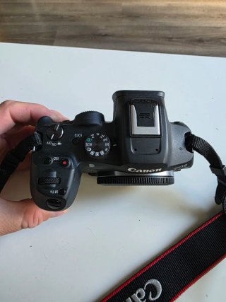 Cámara Mirrorless Canon EOS R7