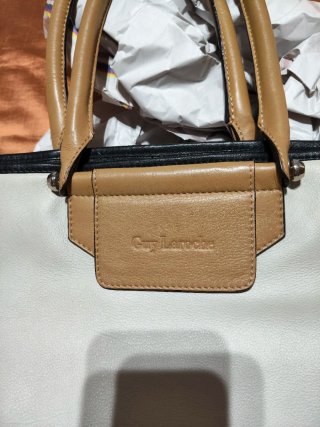 Bolso Guy Laroche beige y Marrón