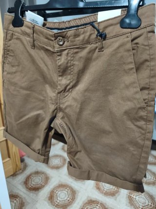 Bermuda estilo chino marrón