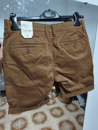 Bermuda estilo chino marrón