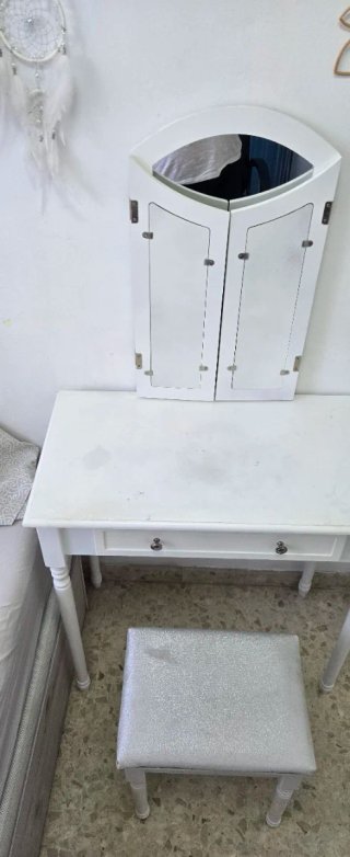 Tocador blanco con espejo triple