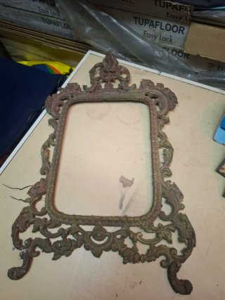 Marco de bronce antiguo