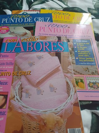 Lote Revistas Labores y Punto de Cruz