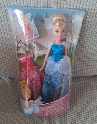 Muñeca Disney Princess Cenicienta nueva.precintada