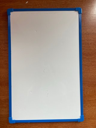 Pizarra blanca con marco azul