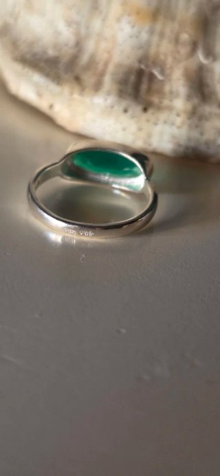 Maravilloso anillo onix verde