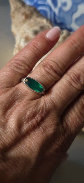 Maravilloso anillo onix verde
