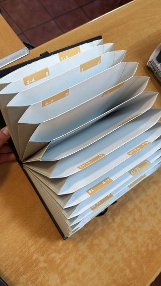 Archivador Geha de papel con separadores