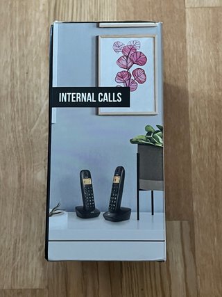 2 teléfonos fijos negros