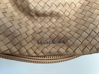 Bolso Bimba y Lola trenzado beige