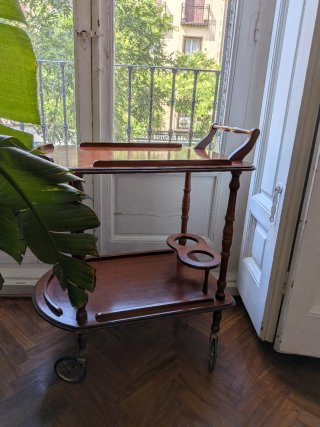 Mesa auxiliar de madera y metal