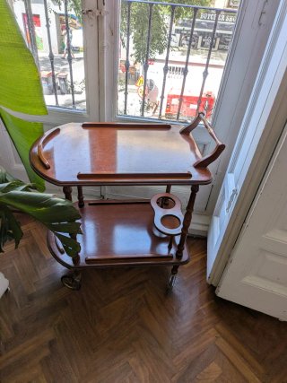 Mesa auxiliar de madera y metal