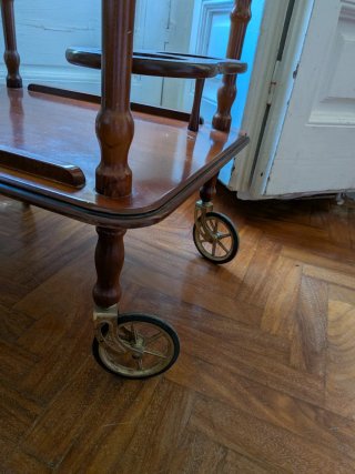 Mesa auxiliar de madera y metal