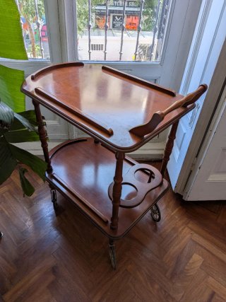 Mesa auxiliar de madera y metal