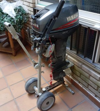 Barca hinchable roja ozeam 3.60 con motor Yamaha