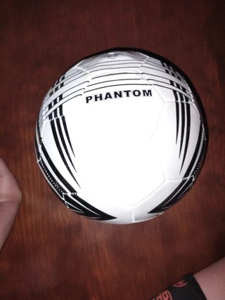 Balón de fútbol blanco y negro