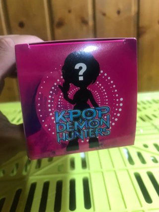 K-POP DEMON HUNTERS Caixa