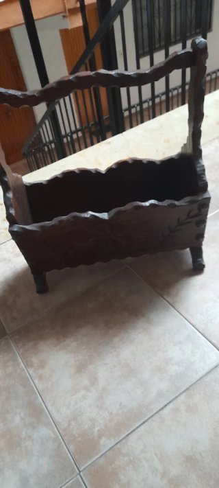 Revistero de madera vintage