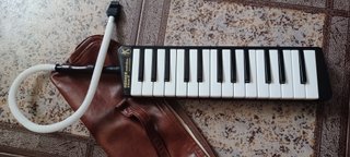 Melódica HOHNER Piano 27 con tubo