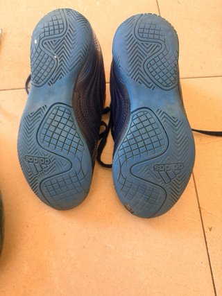 Botas de fútbol Adidas negras y doradas n31