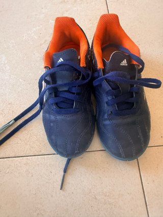 Botas de fútbol Adidas negras y doradas n31