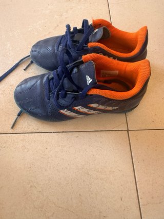 Botas de fútbol Adidas negras y doradas n31