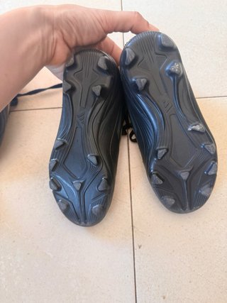 Botas de fútbol Adidas negras y doradas n31