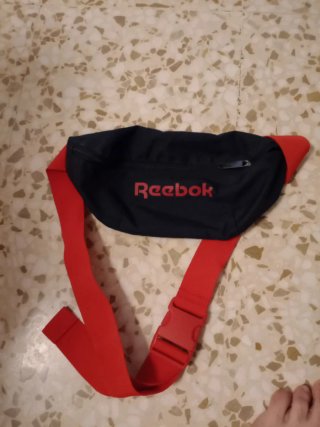 Riñonera Reebok Negra y Roja