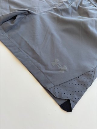 Shorts deportivos Under Armour grises