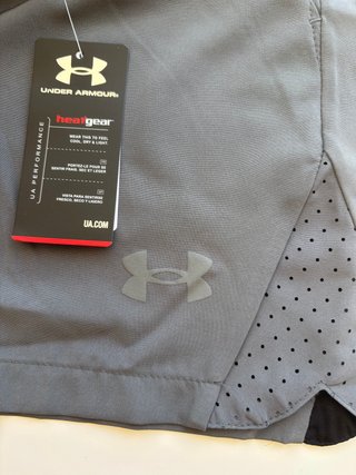 Shorts deportivos Under Armour grises