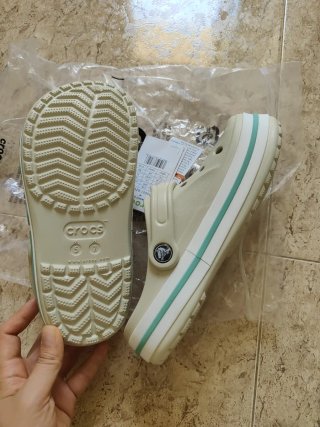 Crocs Beige/Verde Talla M 5 W7