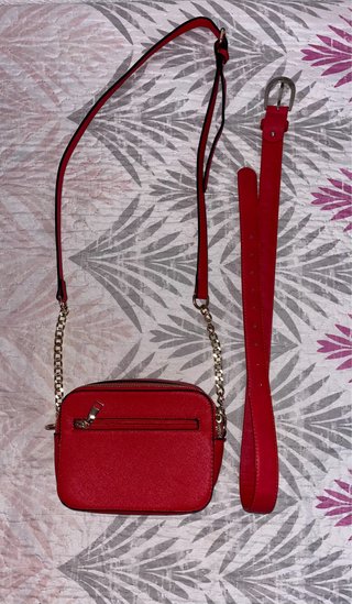 Bolso y cinturón rojo a juego