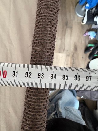 Cama alta IKEA con escritorio.