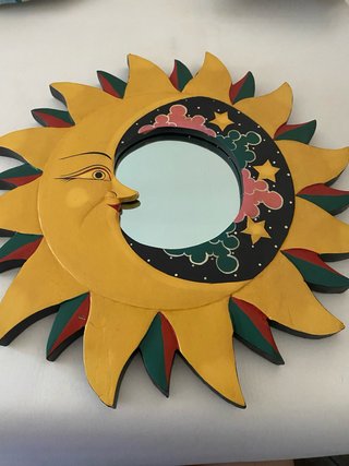 Sole da parete in legno decorata