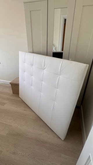 Muebles de habitación blancos