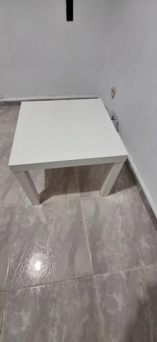 Mesa auxiliar blanca Ikea