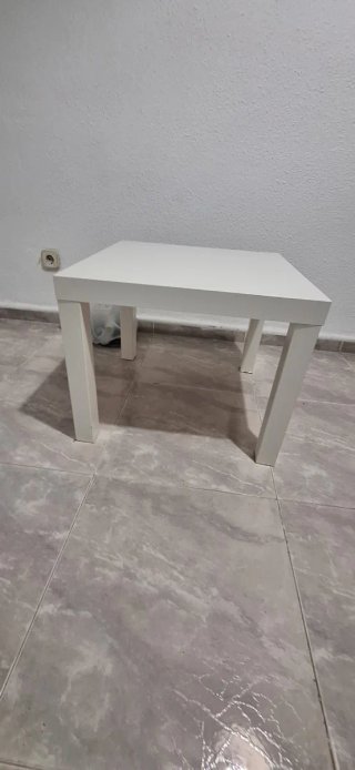 Mesa auxiliar blanca Ikea