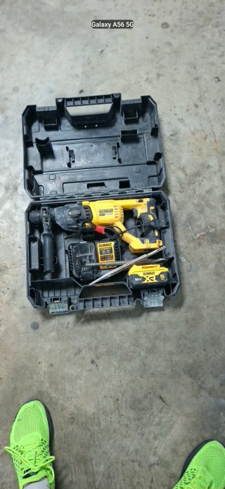 Taladro percutor DeWalt con baterías