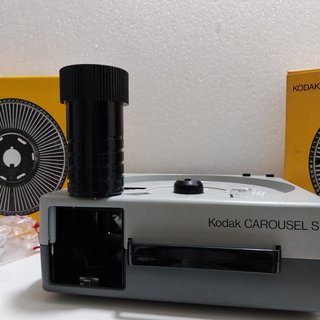 Proyector Kodak Carousel S y cargador de diapositi