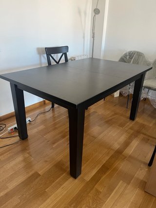 Mesa Negra IKEA y 4 Sillas