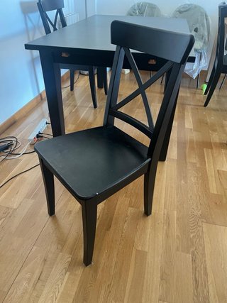 Mesa Negra IKEA y 4 Sillas